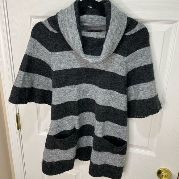 Fenn Wright Manson short sleeve grey striped turtleneck sweater with pockets - Picture 3 of 11